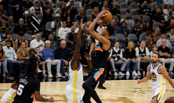 库里谈马刺适配文班亚马双向适配重塑战术体系