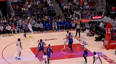 杜兰特23分助火箭第三节逆转尼克斯