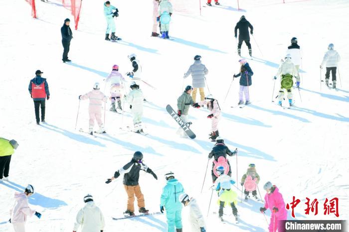 第十一届全国大众冰雪季天津开幕：商旅文体跨