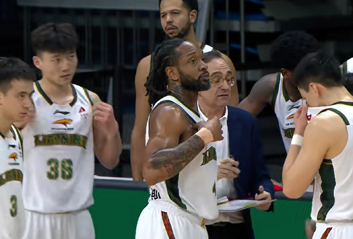 赵继伟两战21投2中辽宁惨败广州 状态暴跌引球迷