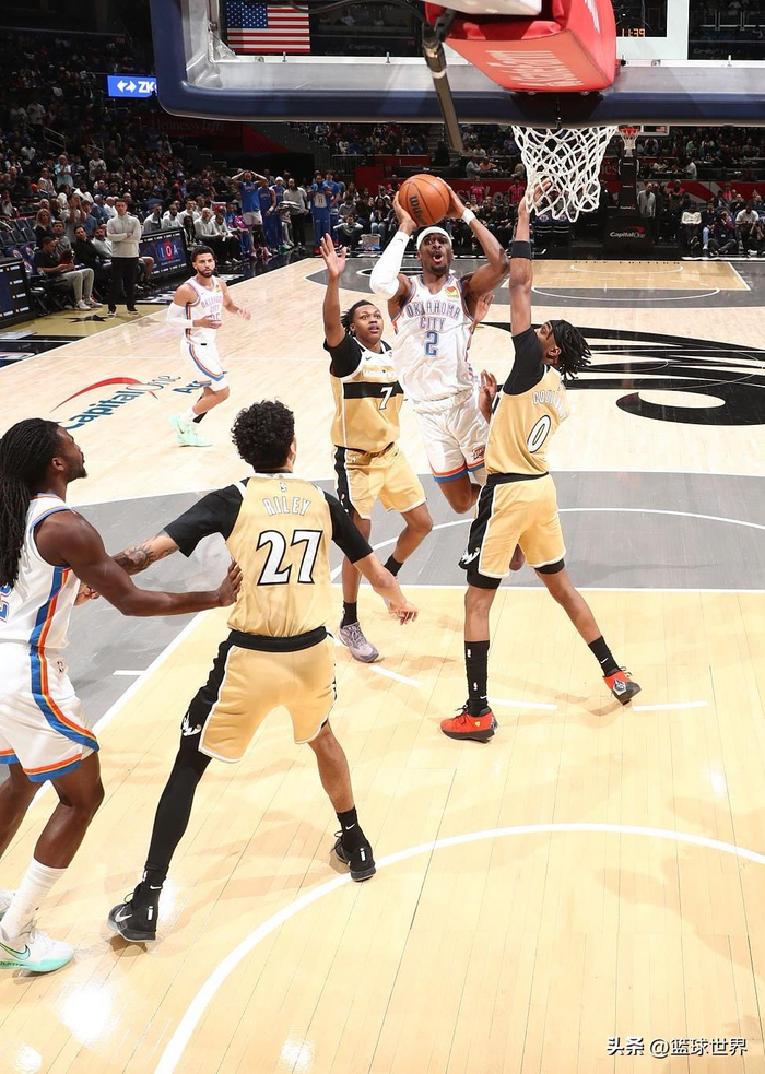 雷霆奇才激战：冲突升级裁判驱逐四人雷霆132-